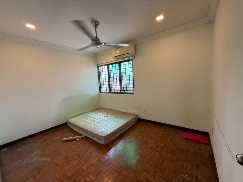 Taman Connaught - 4