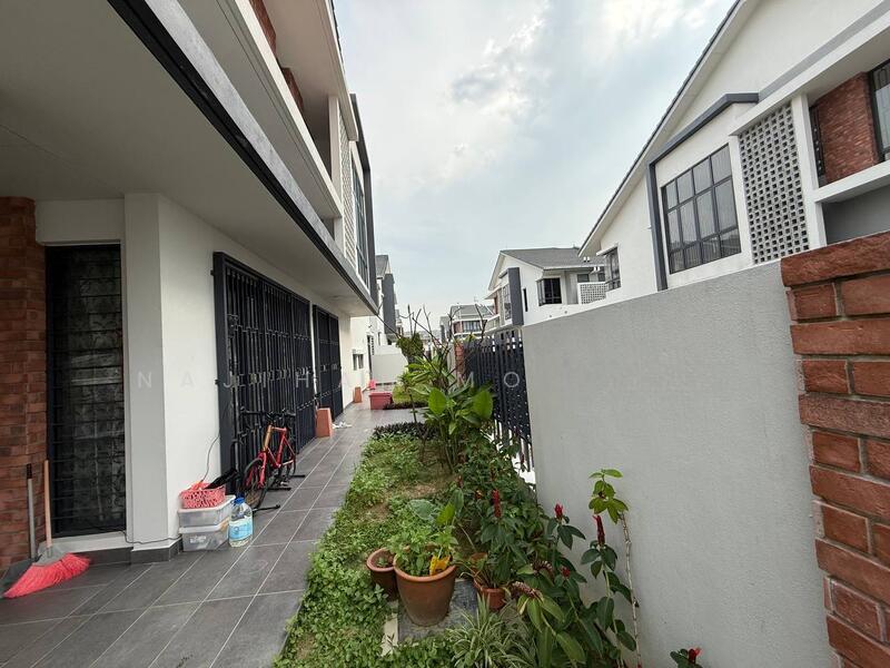 Elmina Green Five - 3