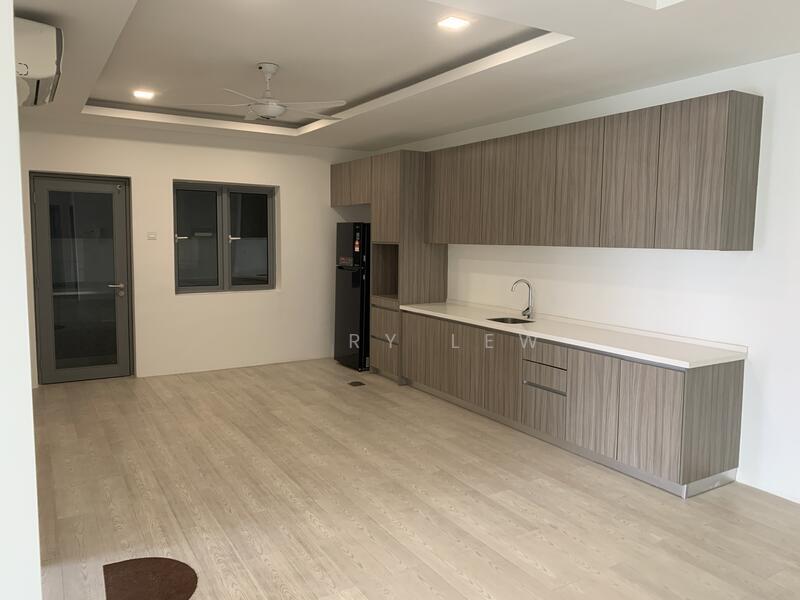 Lakefront Residence - 2