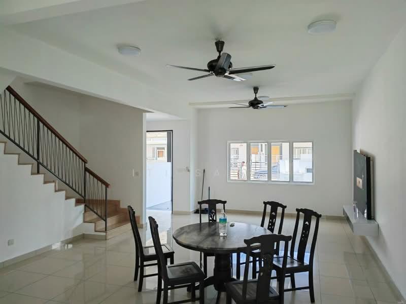 Laurel @ Laman View - 2