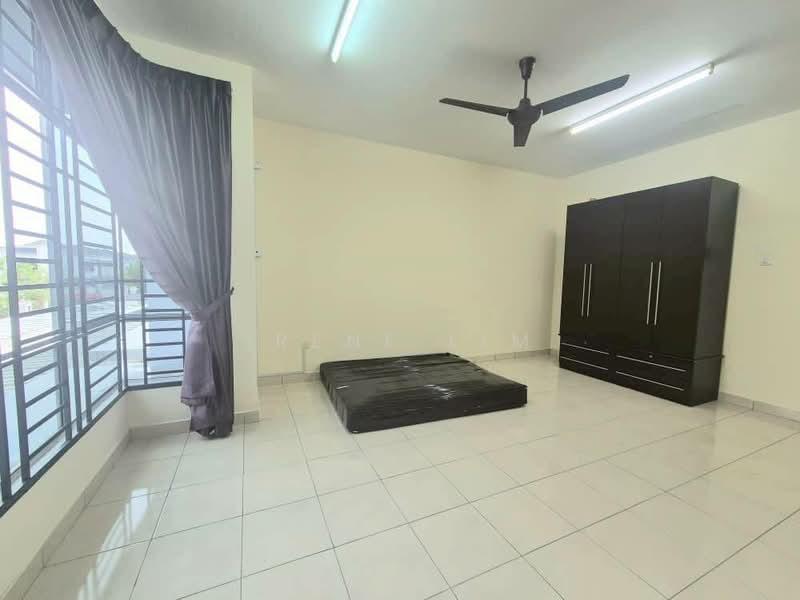 Rini Hills 2 - 5
