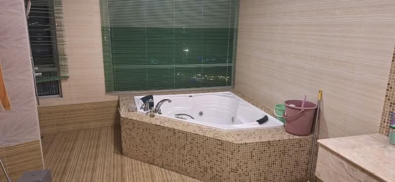 The View Condominium - 4