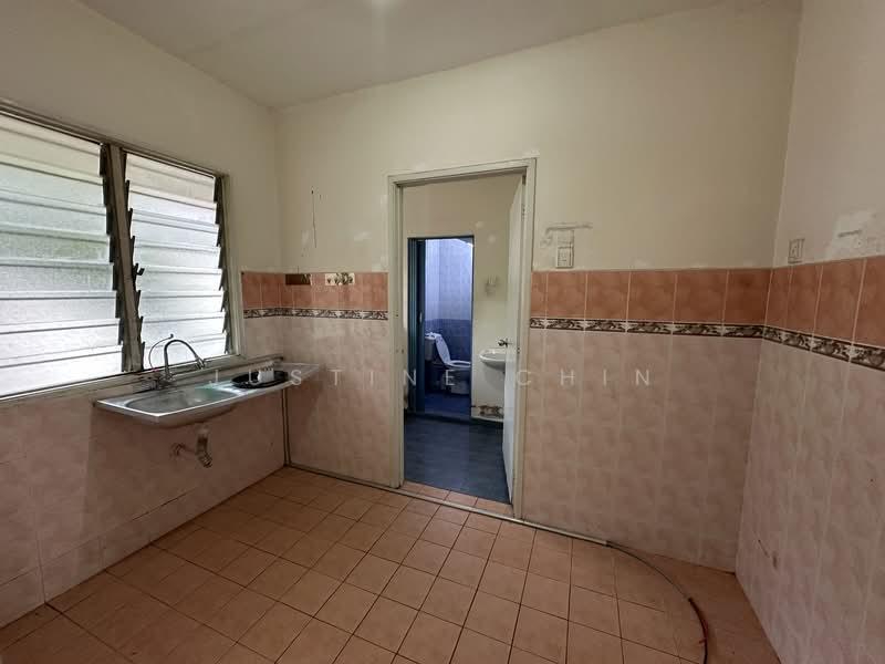 Permai Lake View Apartment - 4