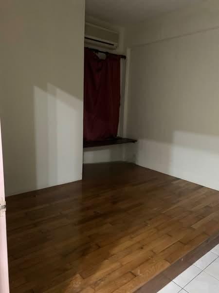 Plaza Sinar Apartment - 4