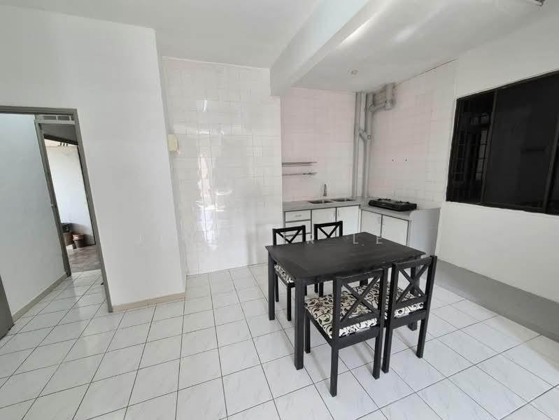 Vista Condominium - 4