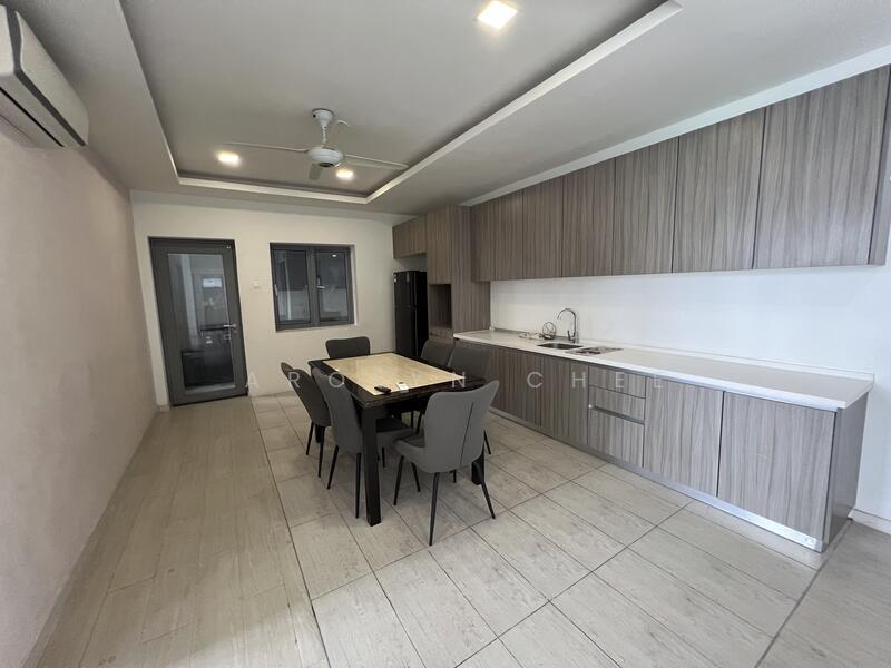 Lakefront Residence - 5