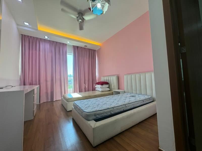Central Park condominium - 5