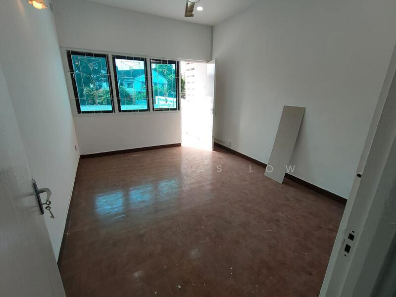 Taman Kolam Air Jalan Chantek Semi-D - 3