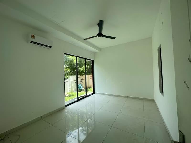 Triple Storey Bungalow York Residence - 5