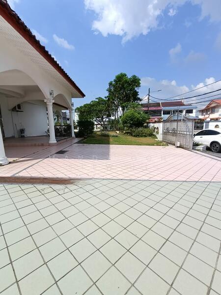 Taman Iskandar 2.5 Storey Bungalow Corner Lot - 2