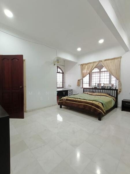 Taman Iskandar 2.5 Storey Bungalow Corner Lot - 5