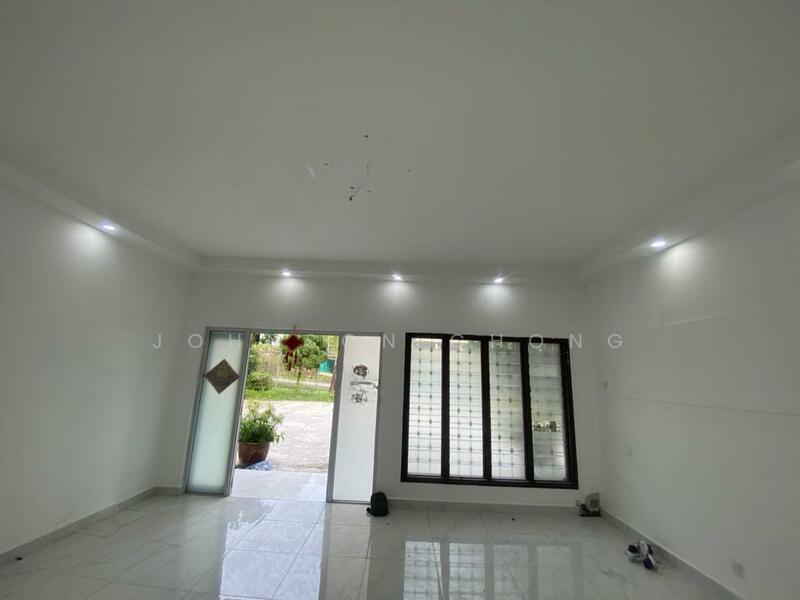 Stulang laut, Commercial Bungalow - 1