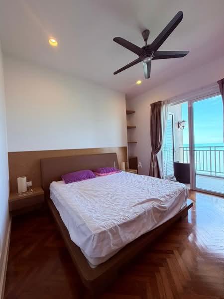 Quayside Seafront Resort Condominiums - 4