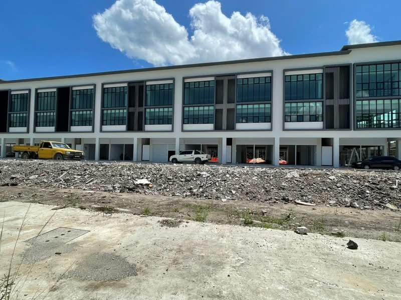 Pine parade phase 2 shop lot facing main road at kuching Sarawak Malaysia - 2
