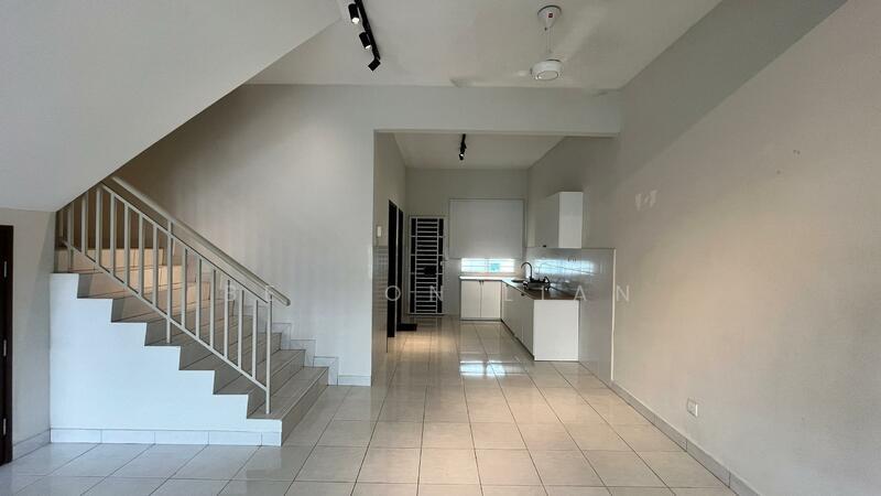 Hillpark @ Maple - 1