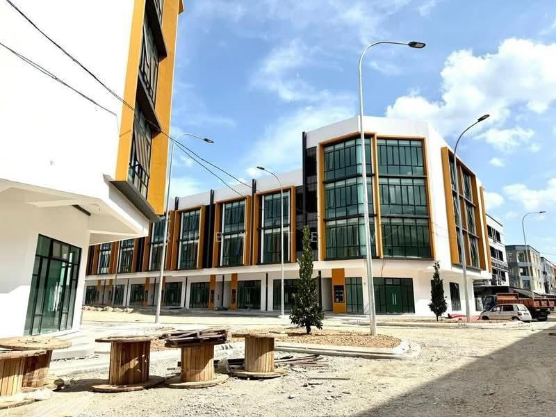 Permas Avenue - 3 Storey Shop Lot for Rent - 3