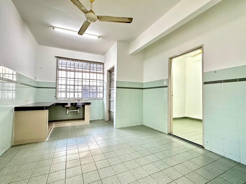 2-storey Terrace House at Taman Cheng Utama - 4