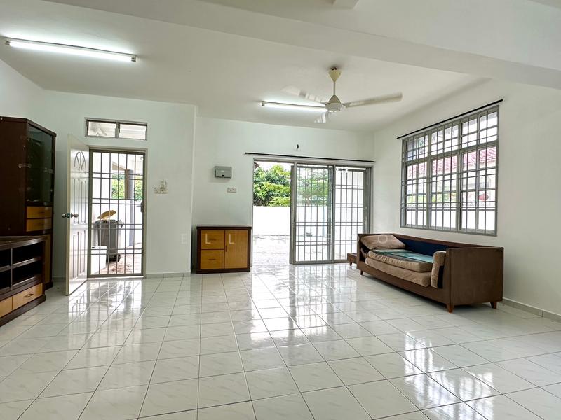 2-storey Terrace House at Taman Cheng Utama - 3