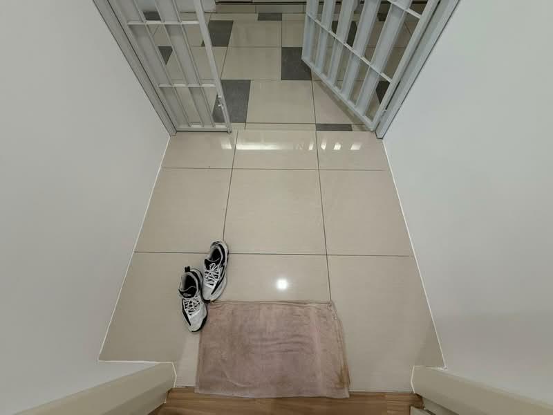 Lakefront Residence - 2
