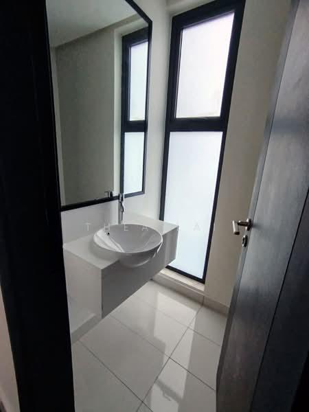 Avira Medini Iskandar - 3