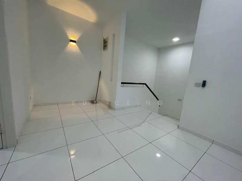 26th Avenue, Bukit Indah - 5