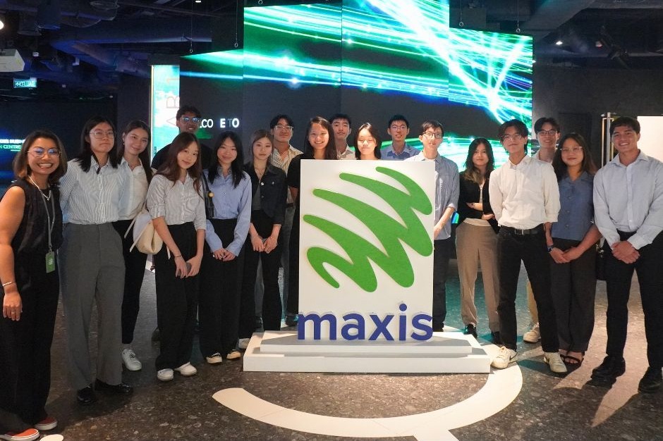 Maxis Communications image 1