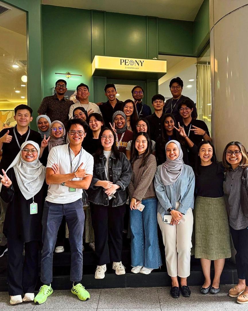 Maxis Communications image 3